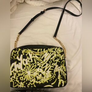 Uec Michael kors jet set graffiti cross body purse. No visible damage